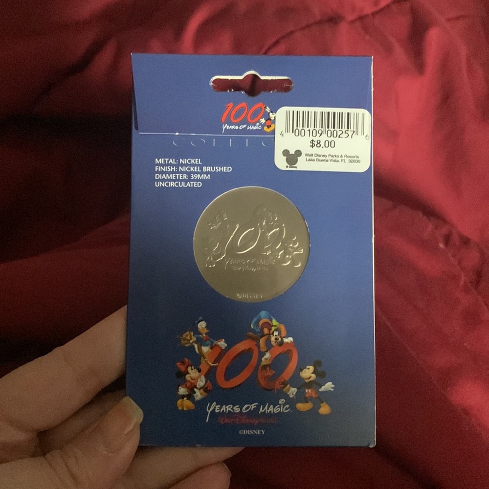 Disney medallion - Picture 2 of 2